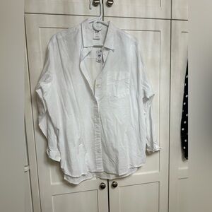 Women’s button up white shirt